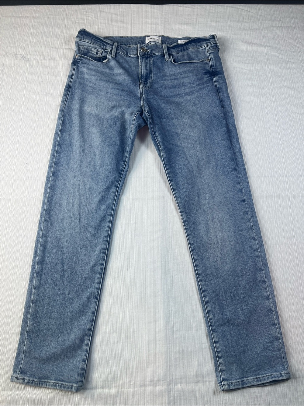 Frame Denim Jeans in Light Blue Wash